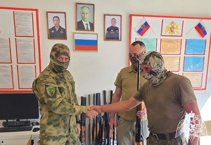 Жители Запорожской области передали охотничьи ружья на СВО