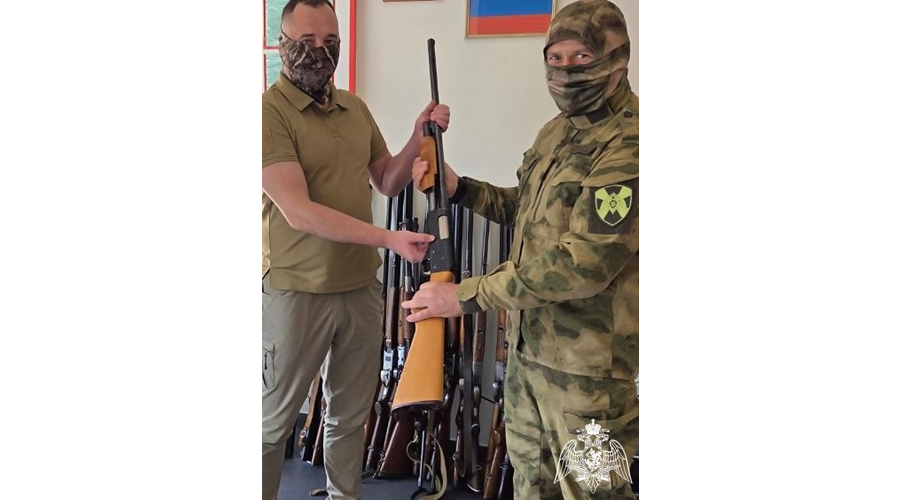 Жители Запорожской области передали охотничьи ружья на СВО