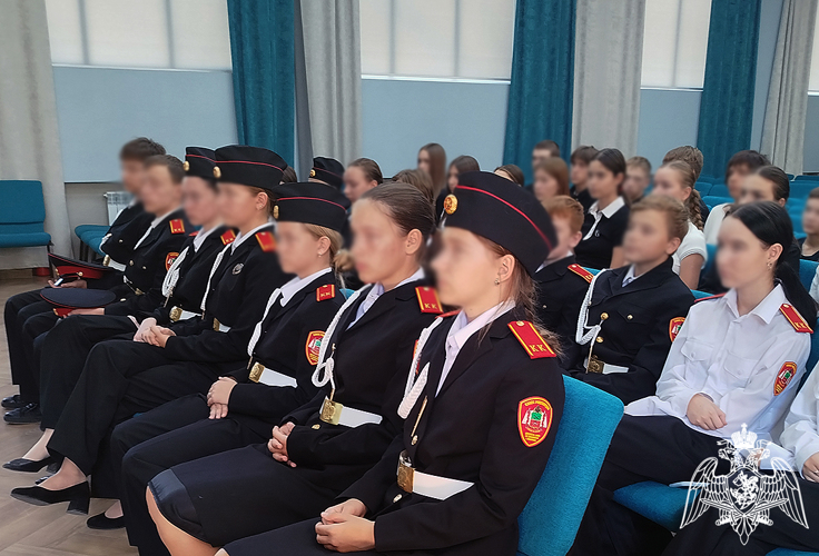 Росгвардейцы и госавтоинспекторы рассказали школьникам Мелитополя о безопасности дорожного движения