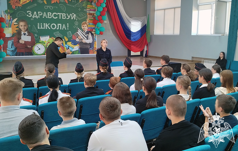Росгвардейцы и госавтоинспекторы рассказали школьникам Мелитополя о безопасности дорожного движения