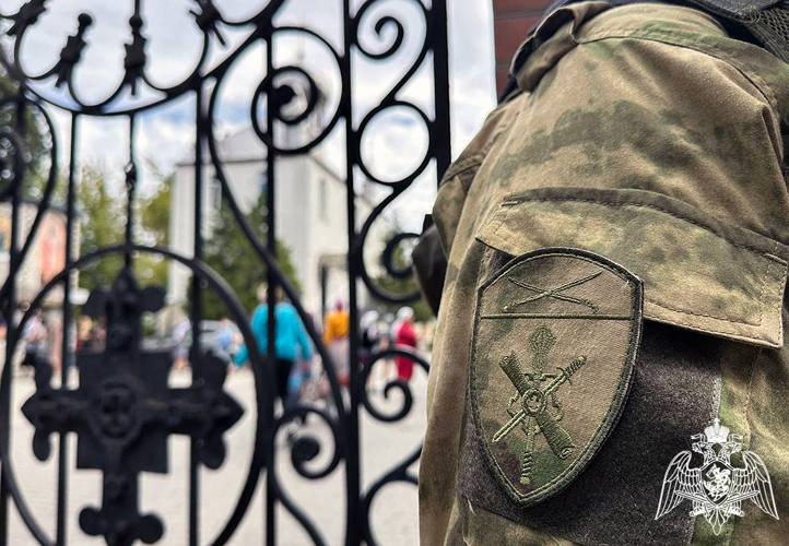 Росгвардия приняла участие в обеспечении безопасности пребывания православных святынь в Запорожской области