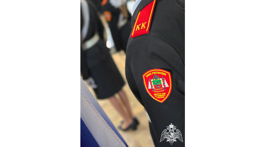 В Запорожской области росгвардейцы поздравили учеников профильных классов ведомства с Днём знаний