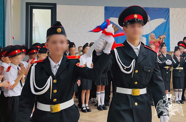 В Запорожской области росгвардейцы поздравили учеников профильных классов ведомства с Днём знаний