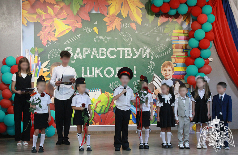 В Запорожской области росгвардейцы поздравили учеников профильных классов ведомства с Днём знаний