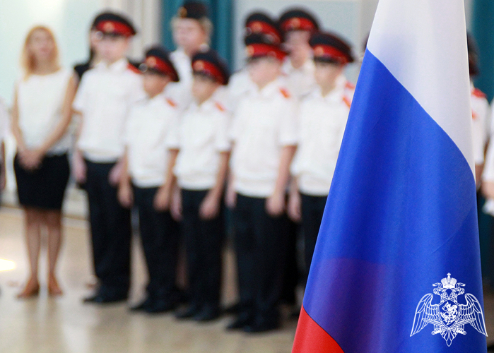 В Запорожской области росгвардейцы поздравили учеников профильных классов ведомства с Днём знаний