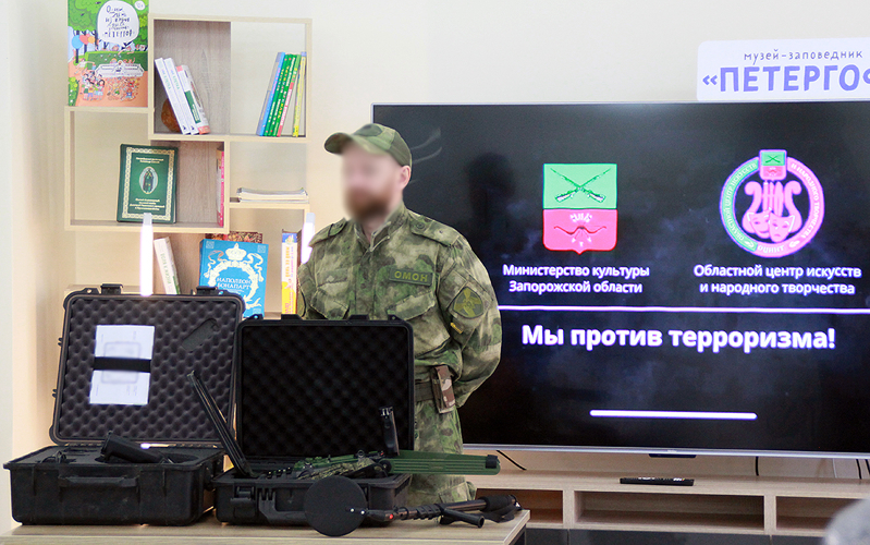 Росгвардейцы провели урок против террора для юных артистов Мелитополя