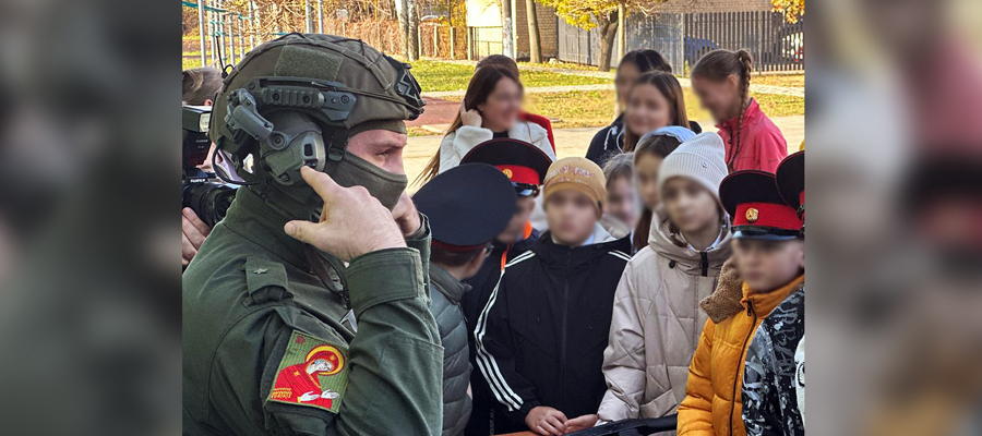 В Запорожской области Росгвардия провела День призывника для школьников Мелитополя   