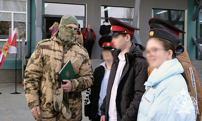 В Запорожской области Росгвардия провела День призывника для школьников Мелитополя   