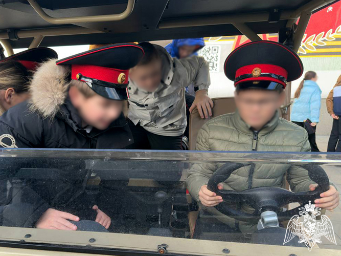 В Запорожской области Росгвардия провела День призывника для школьников Мелитополя   
