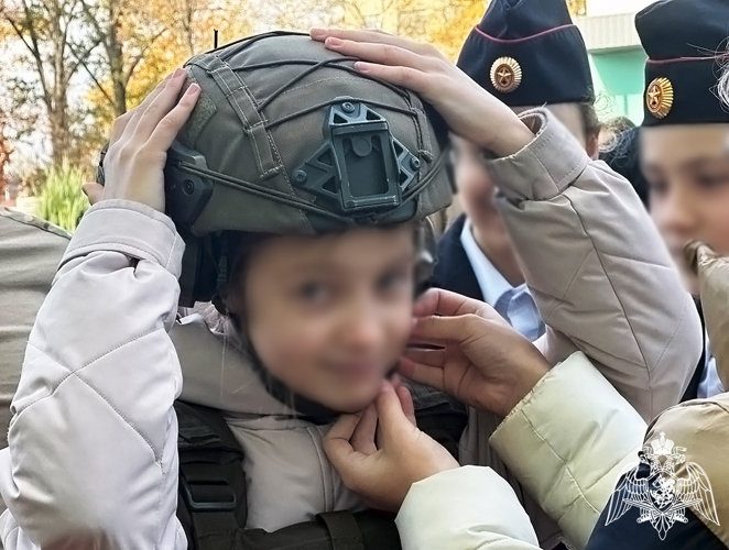 В Запорожской области Росгвардия провела День призывника для школьников Мелитополя   