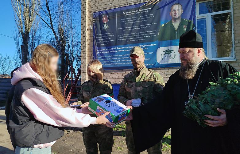 Бойцам СВО в Запорожской области передали письма от учащихся Мелитополя и Ростова-на-Дону