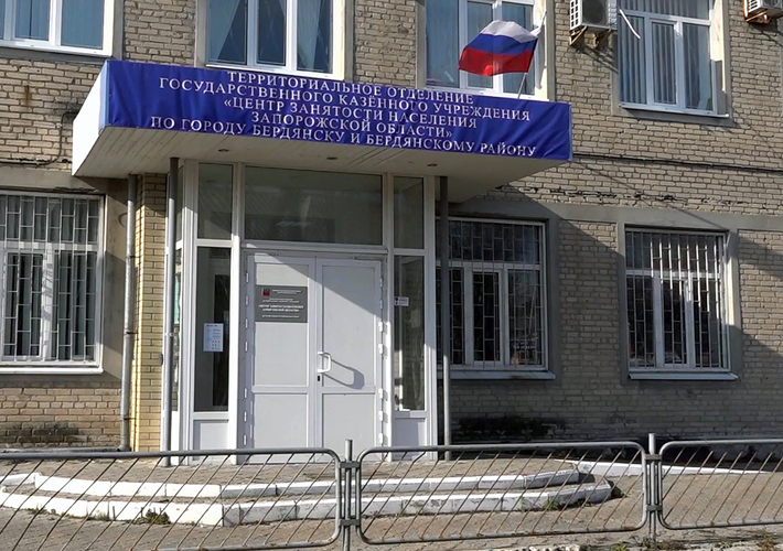 Сотрудники Росгвардии рассказали жителям Запорожской области о службе в ведомстве