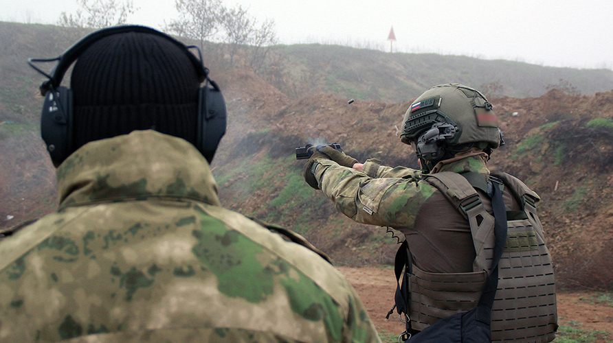 В Запорожской области бойцы полицейского спецназа Росгвардии поборолись за ведомственный знак отличия