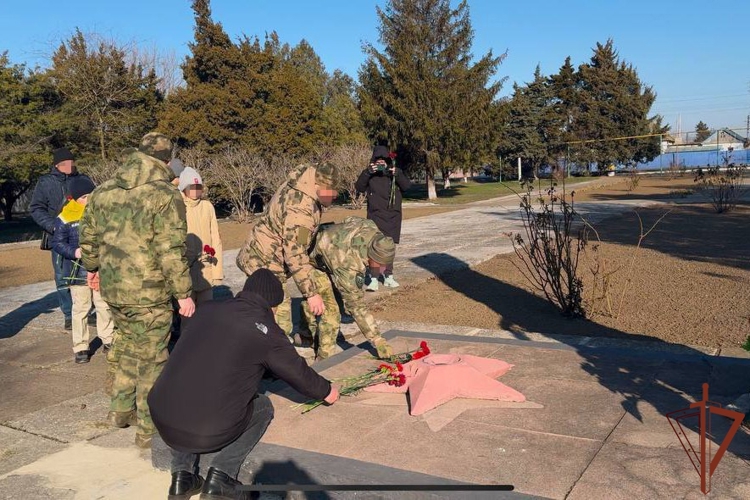 Росгвардейцы благоустроили памятные места и воинские захоронения в Херсонской и Запорожской областях