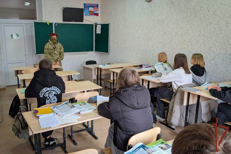 Росгвардейцы провели уроки мужества для школьников Запорожской и Херсонской областей
