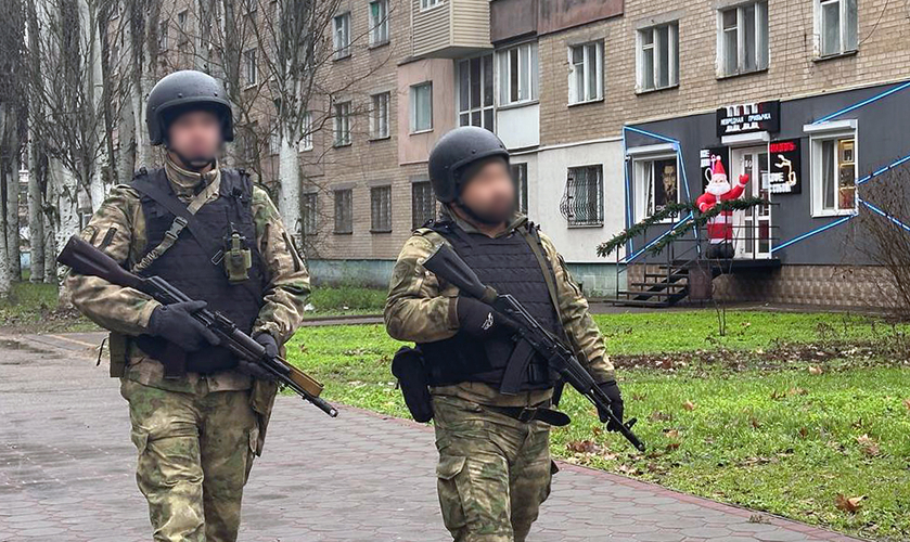 Росгвардия и полиция обеспечили безопасность Дня Конституции России в Запорожской области 