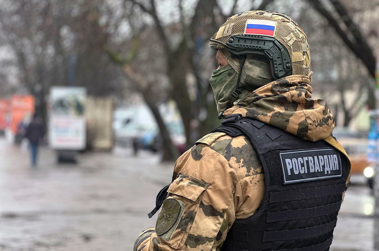 Росгвардия и полиция обеспечили безопасность Дня Конституции России в Запорожской области 