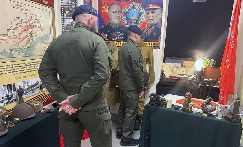 В Запорожской области командир спецназа Росгвардии провел утреннее построение профильных классов ведомства