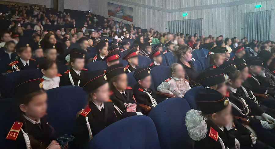 В Запорожской области дети росгвардейцев и кадеты ведомства стали гостями новогодней сказки