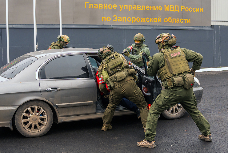 В Запорожской области спецназ Росгвардии провел показательные выступления