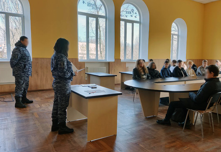 В Запорожской области росгвардейцы рассказали студентам Азовского педуниверситета о службе в ведомстве