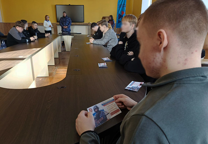 В Запорожской области росгвардейцы рассказали студентам Азовского педуниверситета о службе в ведомстве
