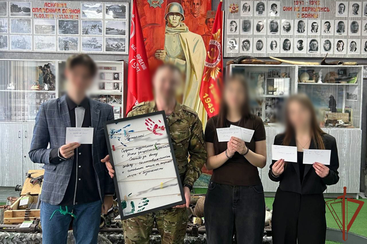 В преддверии Дня защитника Отечества росгвардейцы проводят уроки мужества для школьников Запорожской и Херсонской областей