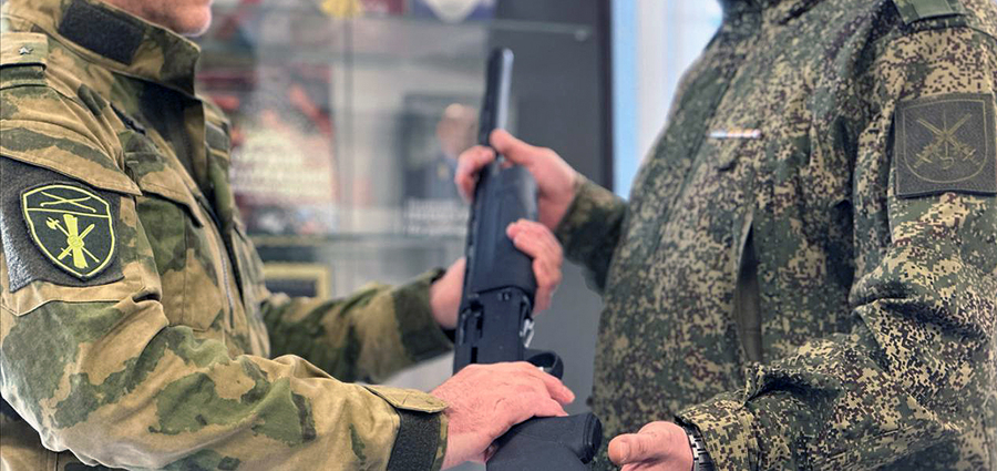 При содействии Росгвардии охотники Запорожской области передали на фронт более 30 ружей 