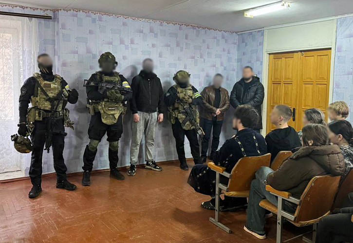 Спецназ Росгвардии показал студентам из Мелитополя порядок действий при угрозе теракта