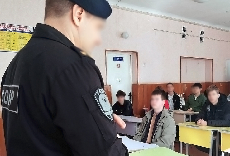 В Запорожской области Росгвардия провела патриотические встречи в образовательных организациях