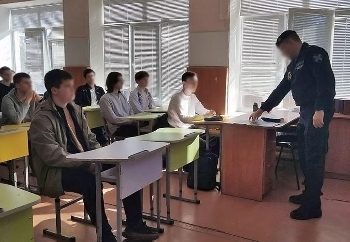 В Запорожской области Росгвардия провела патриотические встречи в образовательных организациях