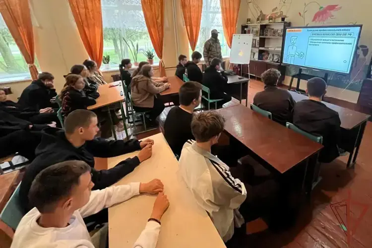 Росгвардейцы провели патриотические уроки для школьников Запорожской и Херсонской областей