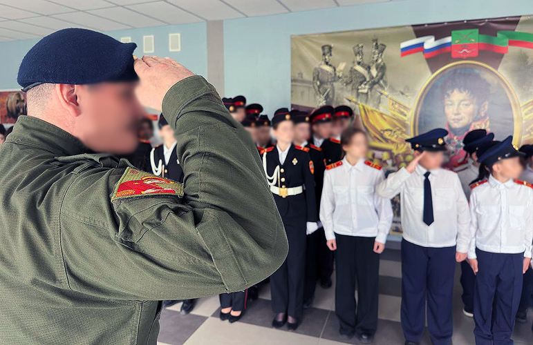 Почетные грамоты войск правопорядка вручены самым активным кадетам в Мелитополе