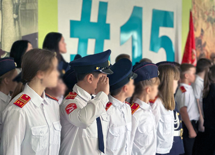 Почетные грамоты войск правопорядка вручены самым активным кадетам в Мелитополе