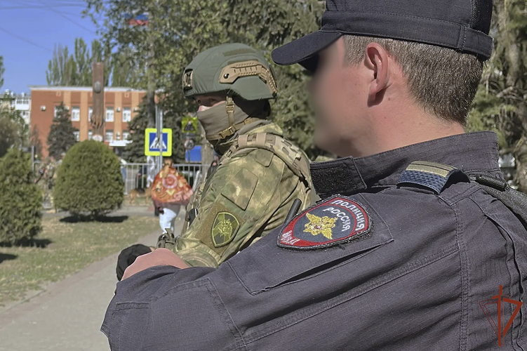Дань уважения и памяти отдали победителям и ветеранам Великой Отечественной войны росгвардейцы в Запорожской области