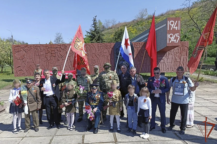 Дань уважения и памяти отдали победителям и ветеранам Великой Отечественной войны росгвардейцы в Запорожской области