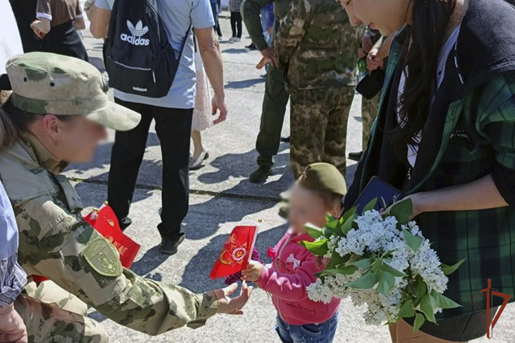 Дань уважения и памяти отдали победителям и ветеранам Великой Отечественной войны росгвардейцы в Запорожской области