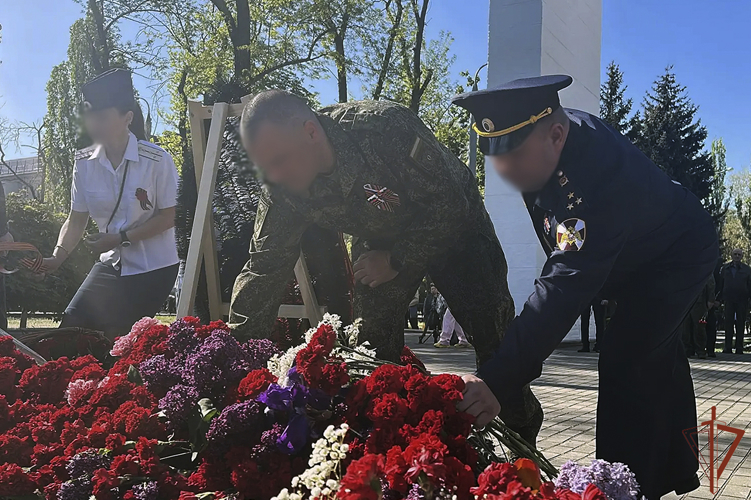 Дань уважения и памяти отдали победителям и ветеранам Великой Отечественной войны росгвардейцы в Запорожской области