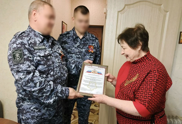 В Запорожской области росгвардейцы навестили дочь Героя Советского Союза