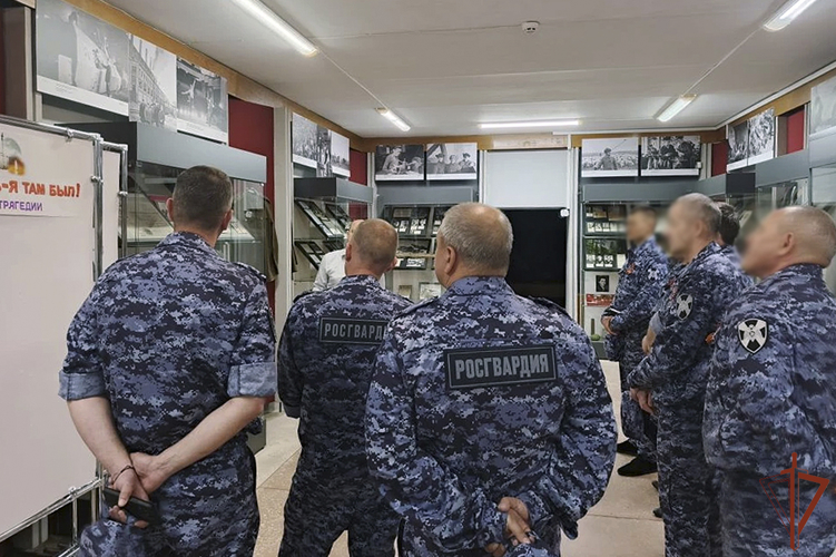Сотрудники Росгвардии стали гостями музея воинской славы Бердянска