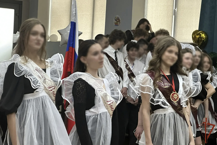 Для выпускников профильных классов Росгвардии в Мелитополе прозвучал «Последний звонок» 