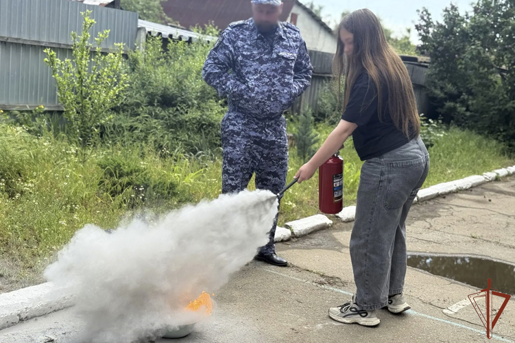 Росгвардия провела урок по пожарной безопасности для школьников Мелитополя