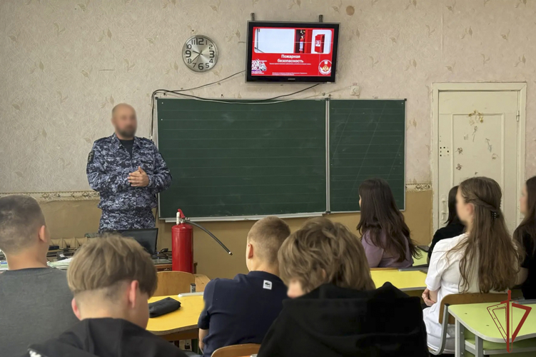 Росгвардия провела урок по пожарной безопасности для школьников Мелитополя