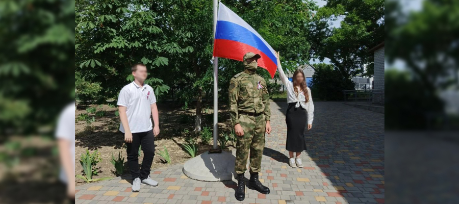 Представители Росгвардии стали почетными гостями на торжественной школьной линейке в Бердянске