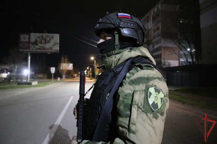 Росгвардейцы проводят комплекс мероприятий по обеспечению безопасности в зоне СВО